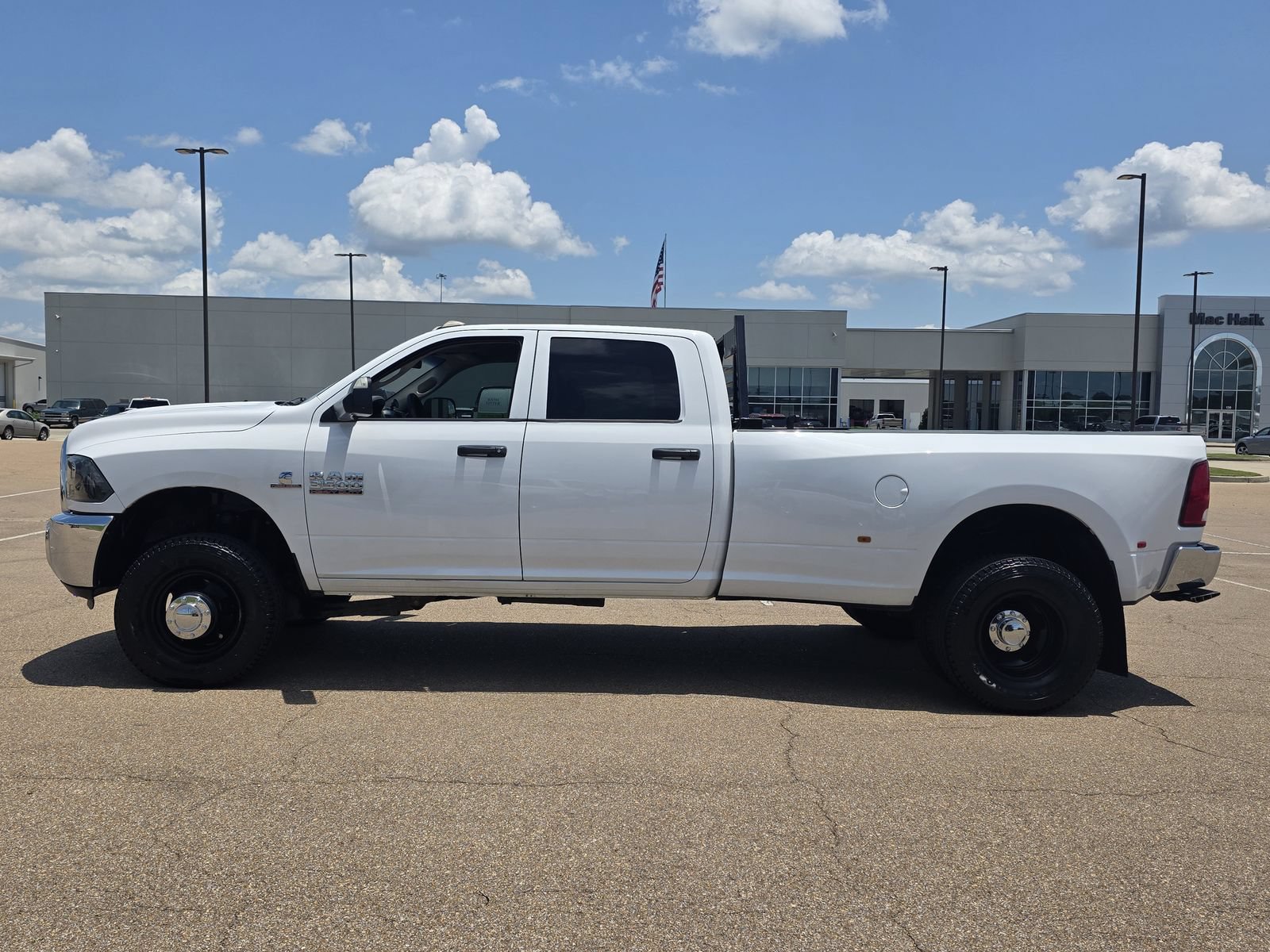 Used 2018 RAM 3500 Tradesman w/ Chrome Appearance Group AWD/4WD image 8