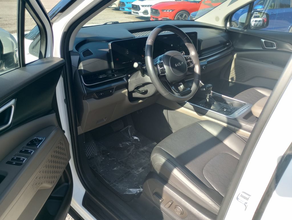 Used 2025 Kia Carnival FWD image 20