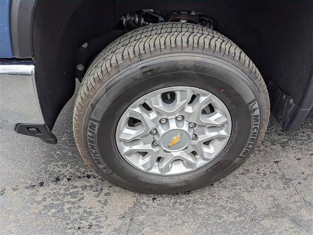 Used 2025 Chevrolet Silverado 2500 LT image 8