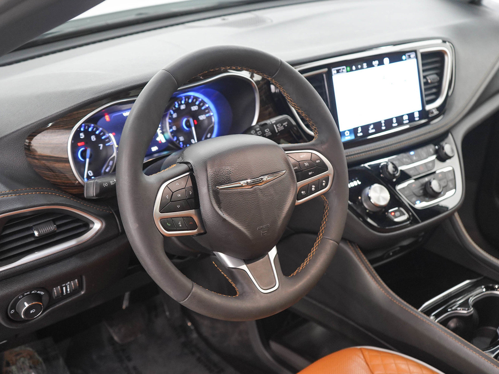 Used 2022 Chrysler Pacifica Pinnacle AWD/4WD image 25