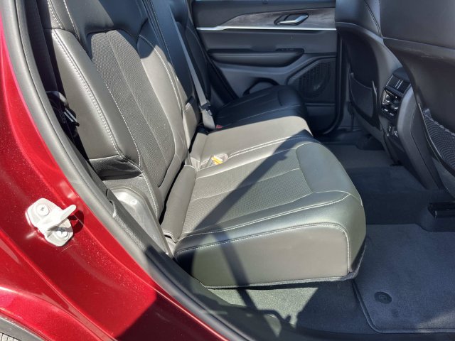 Certified 2025 Jeep Grand Cherokee Limited w/ Luxury Tech Group II RWD image 22