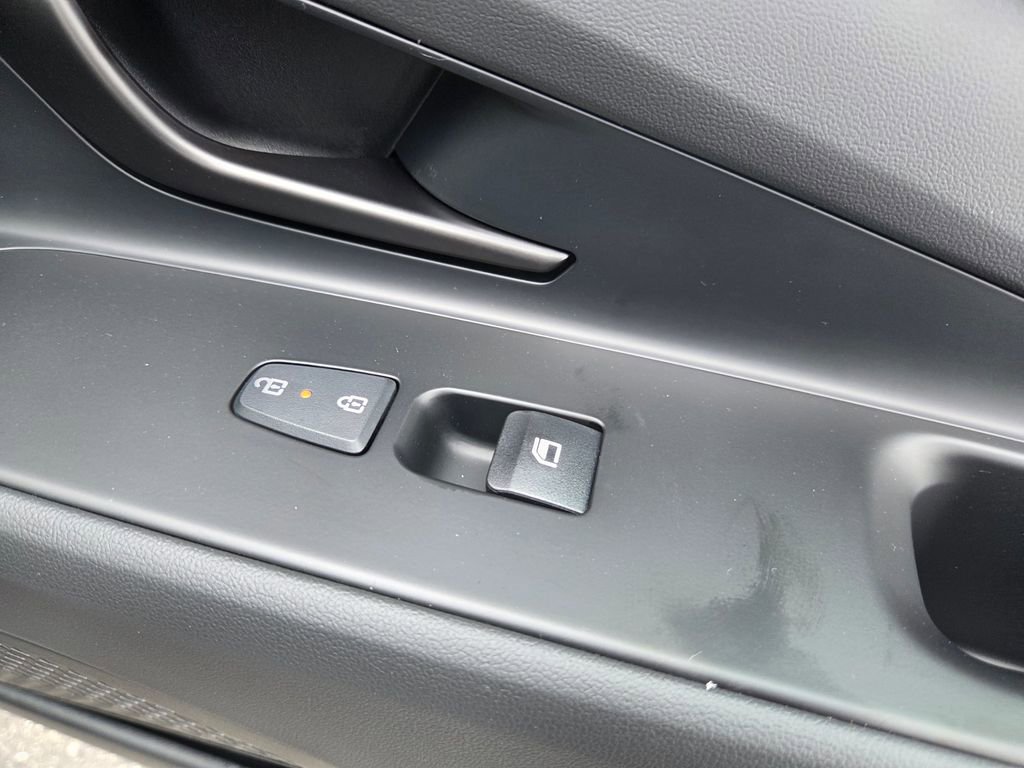 New 2026 Hyundai Elantra Sport FWD image 21