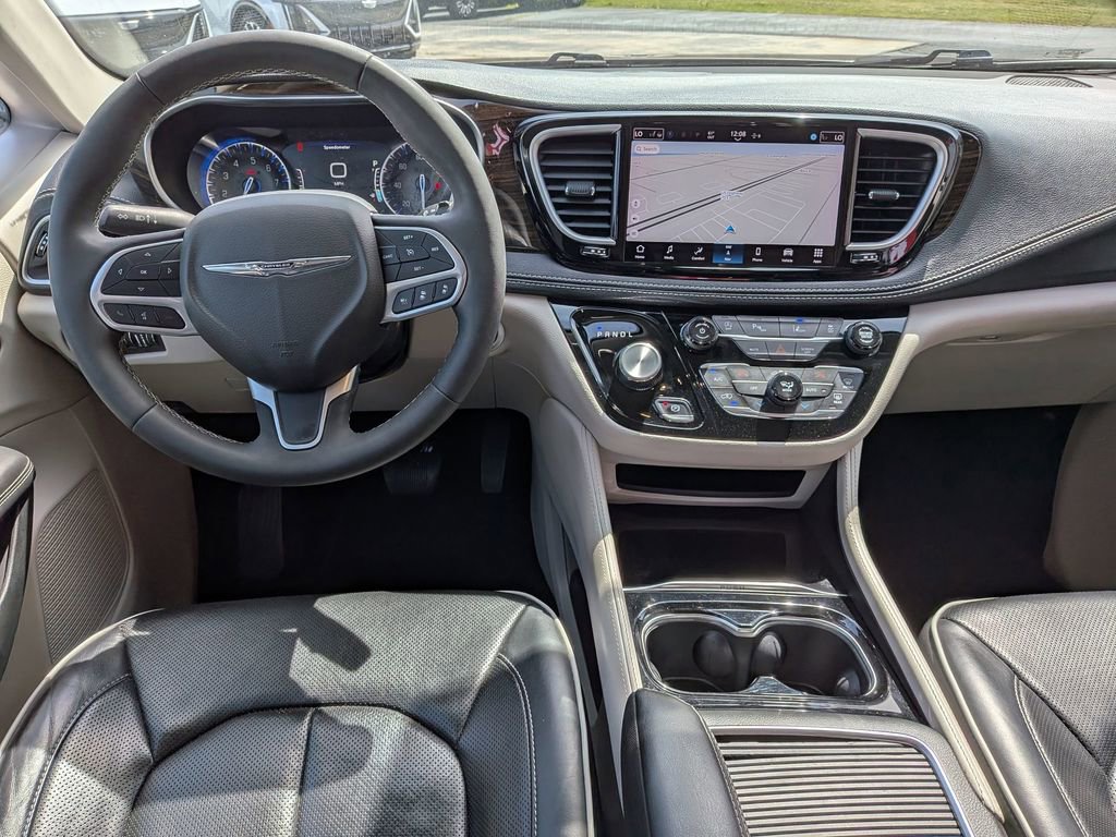 Used 2024 Chrysler Pacifica Limited image 24
