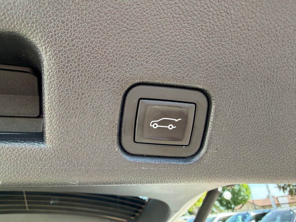Certified 2024 GMC Acadia Elevation w/ Black Edition AWD/4WD image 11