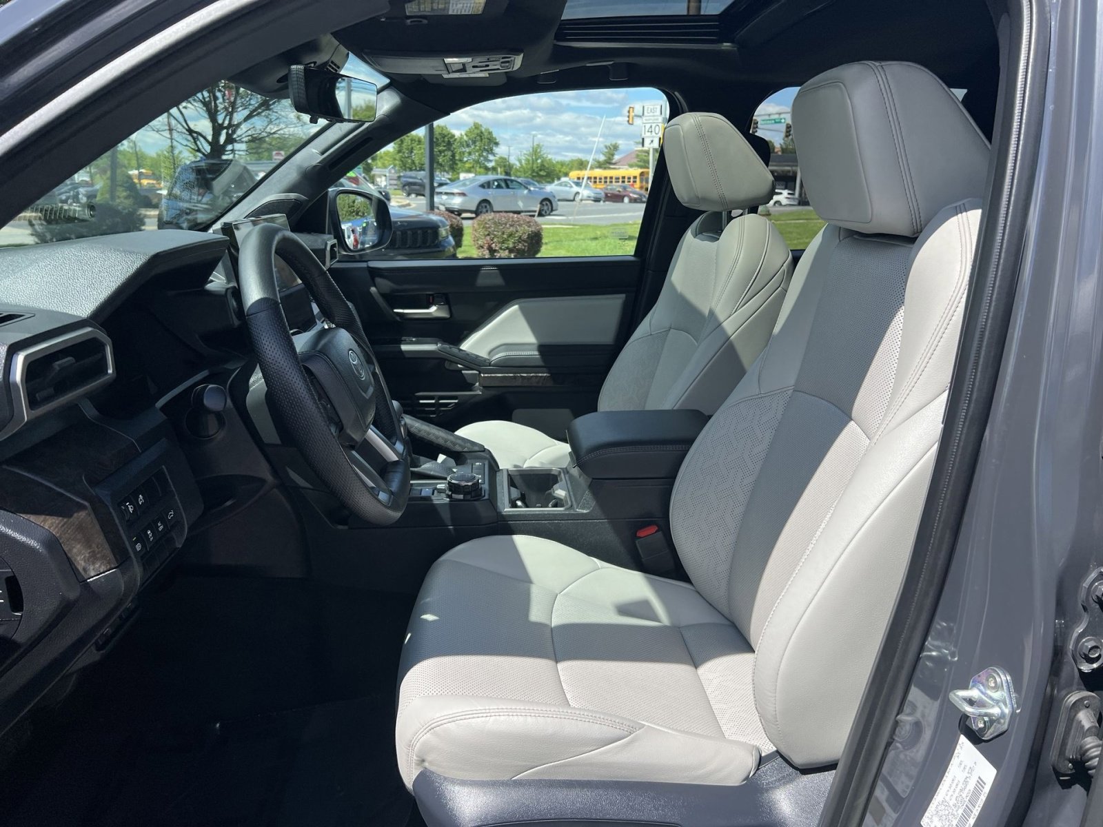 Used 2024 Toyota Tacoma Limited w/ Limited Package (LT) AWD/4WD image 13