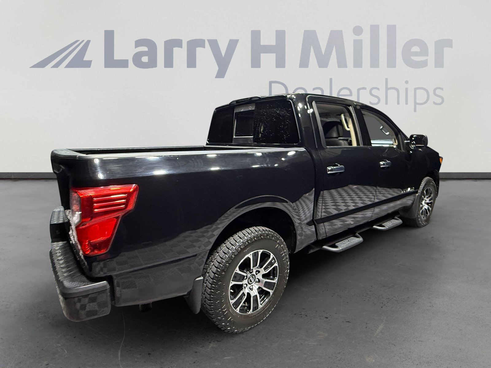 Used 2021 Nissan Titan SV w/ SV Convenience Package AWD/4WD image 5