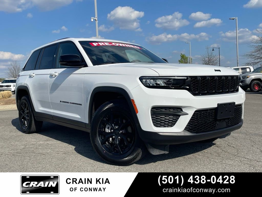 Used 2025 Jeep Grand Cherokee Altitude image 1