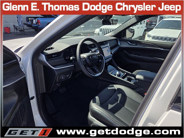 New 2027 Jeep Grand Cherokee Limited RWD image 8