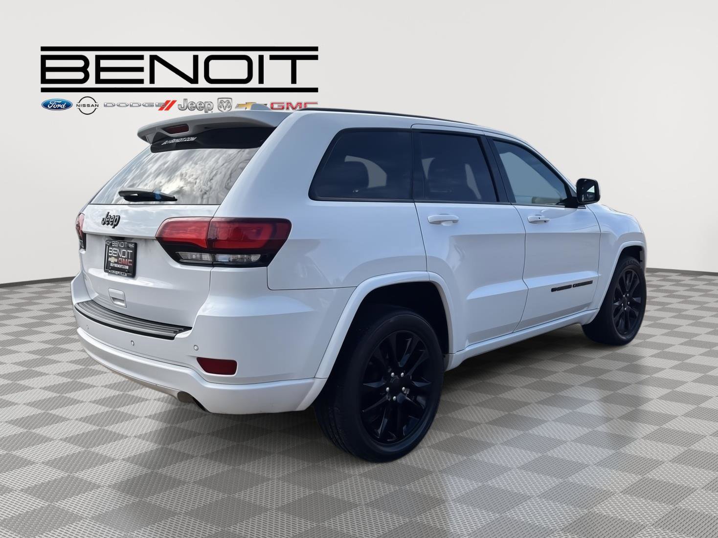 Used 2022 Jeep Grand Cherokee Laredo X image 4