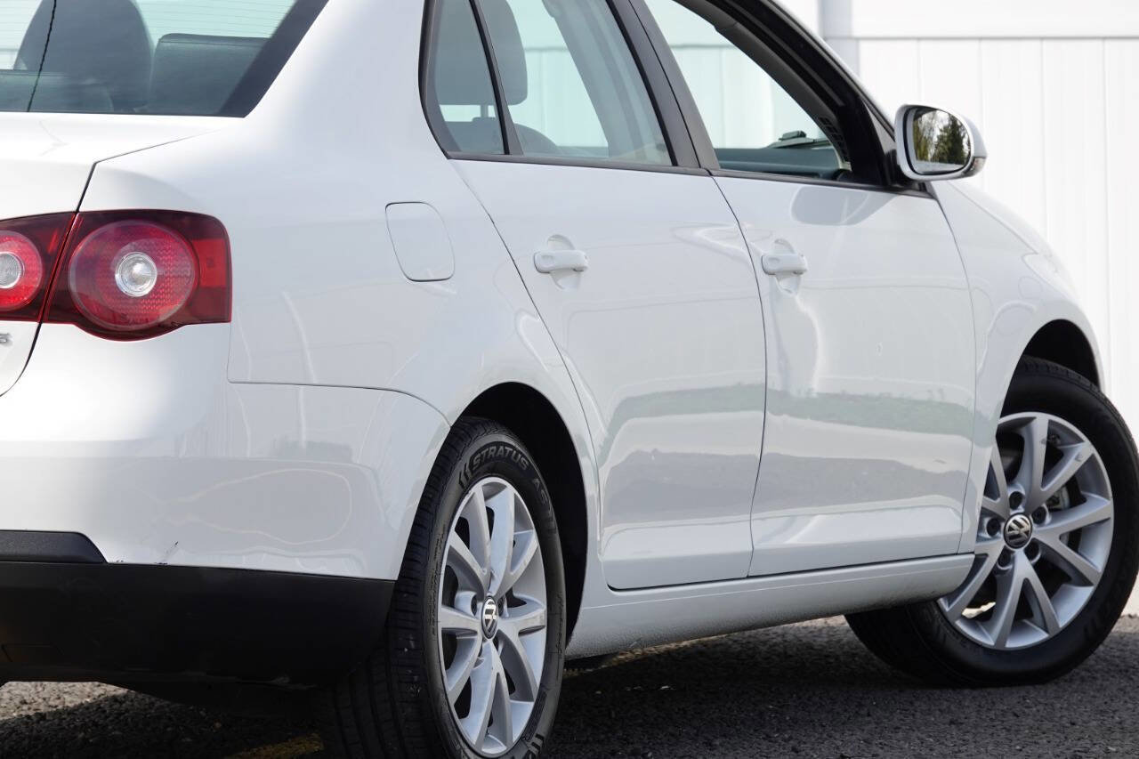 Used 2010 Volkswagen Jetta Limited Edition FWD image 25