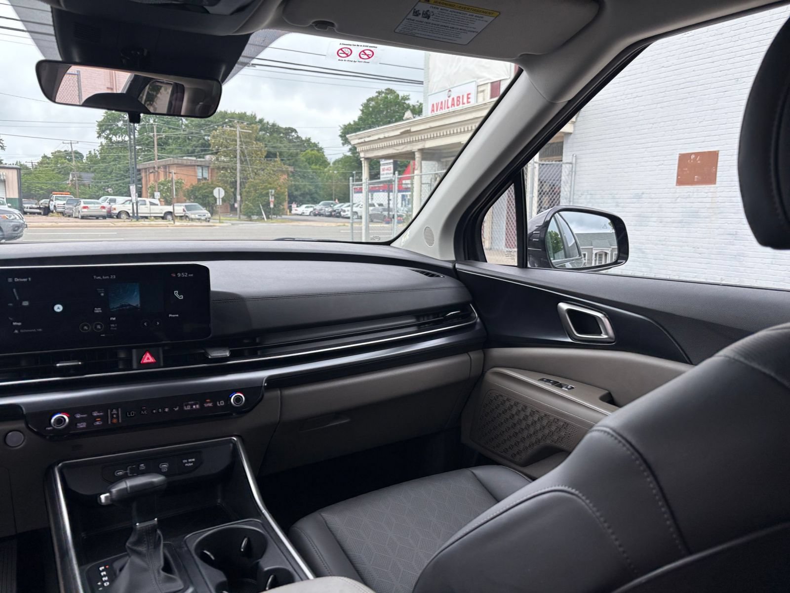 Used 2026 Kia Carnival FWD image 38
