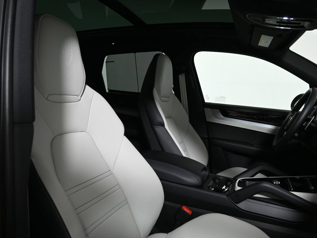 Used 2026 Porsche Cayenne E-Hybrid AWD/4WD image 39