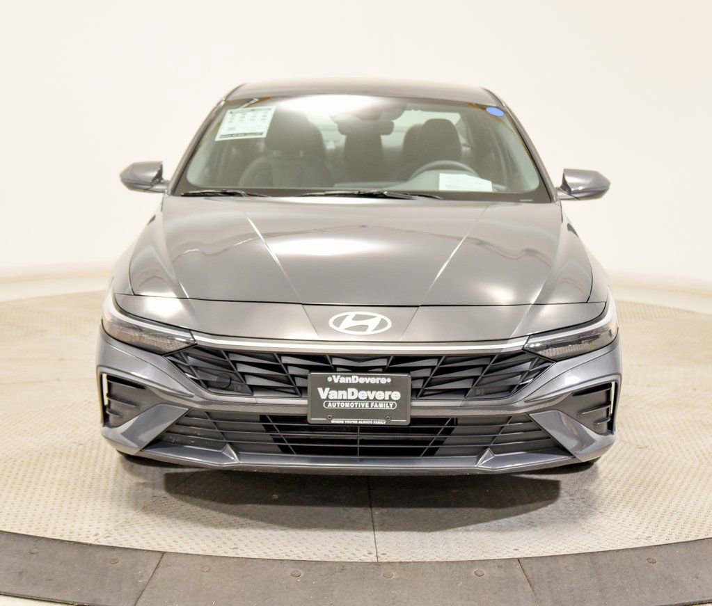 Used 2024 Hyundai Elantra SEL image 3