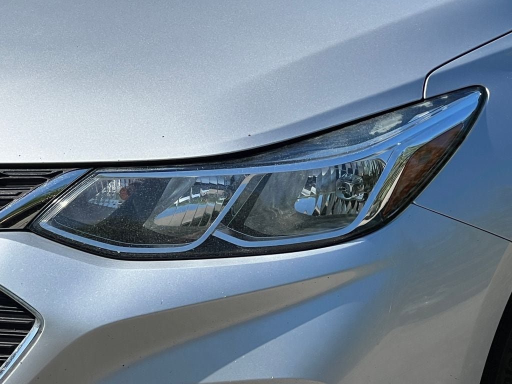 Used 2017 Chevrolet Cruze LS FWD image 10
