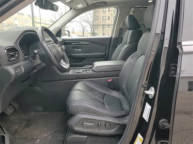 Used 2025 Honda Pilot Touring image 11