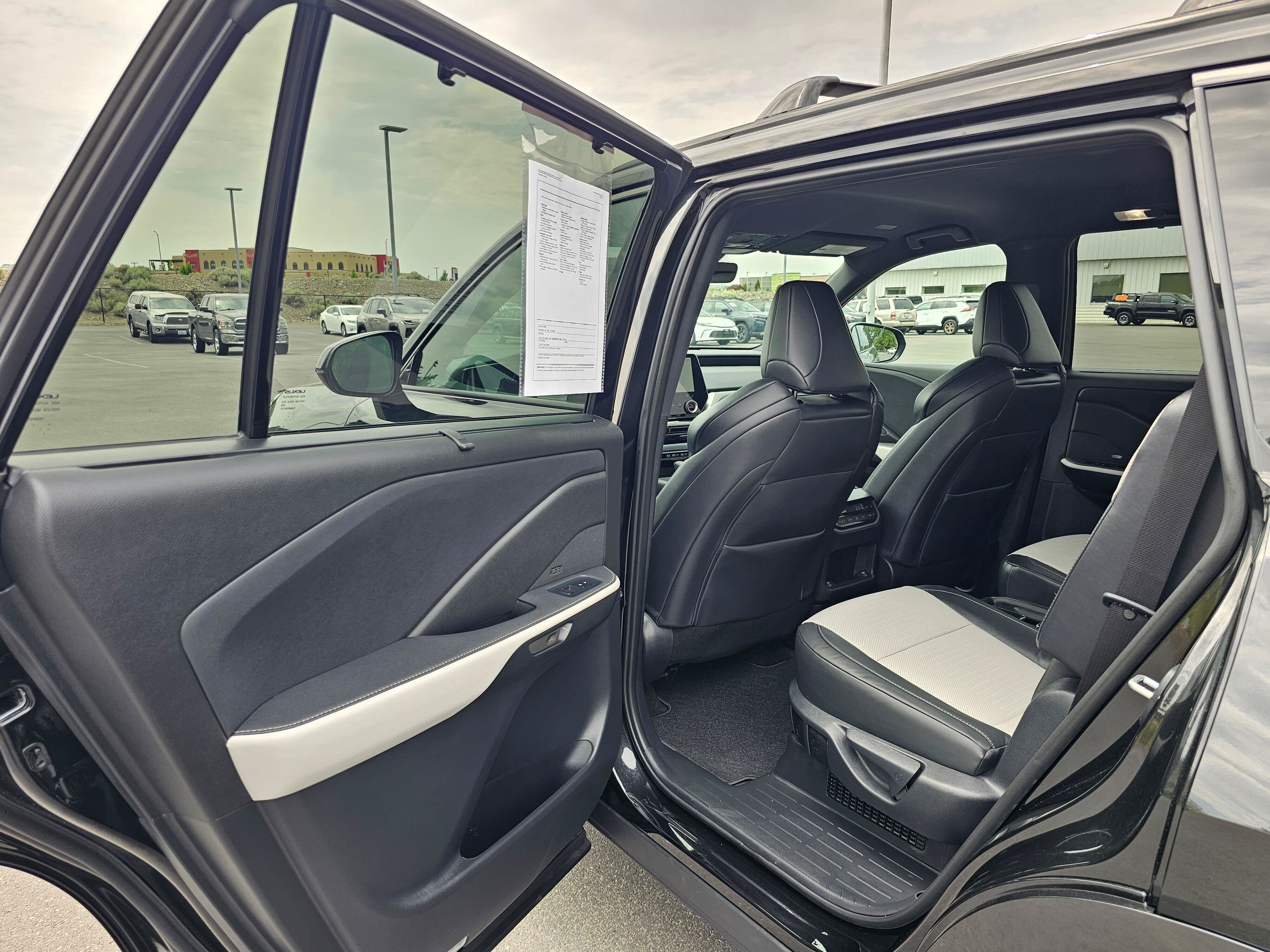 Used 2026 Lexus TX 500h AWD w/ Technology Package image 14
