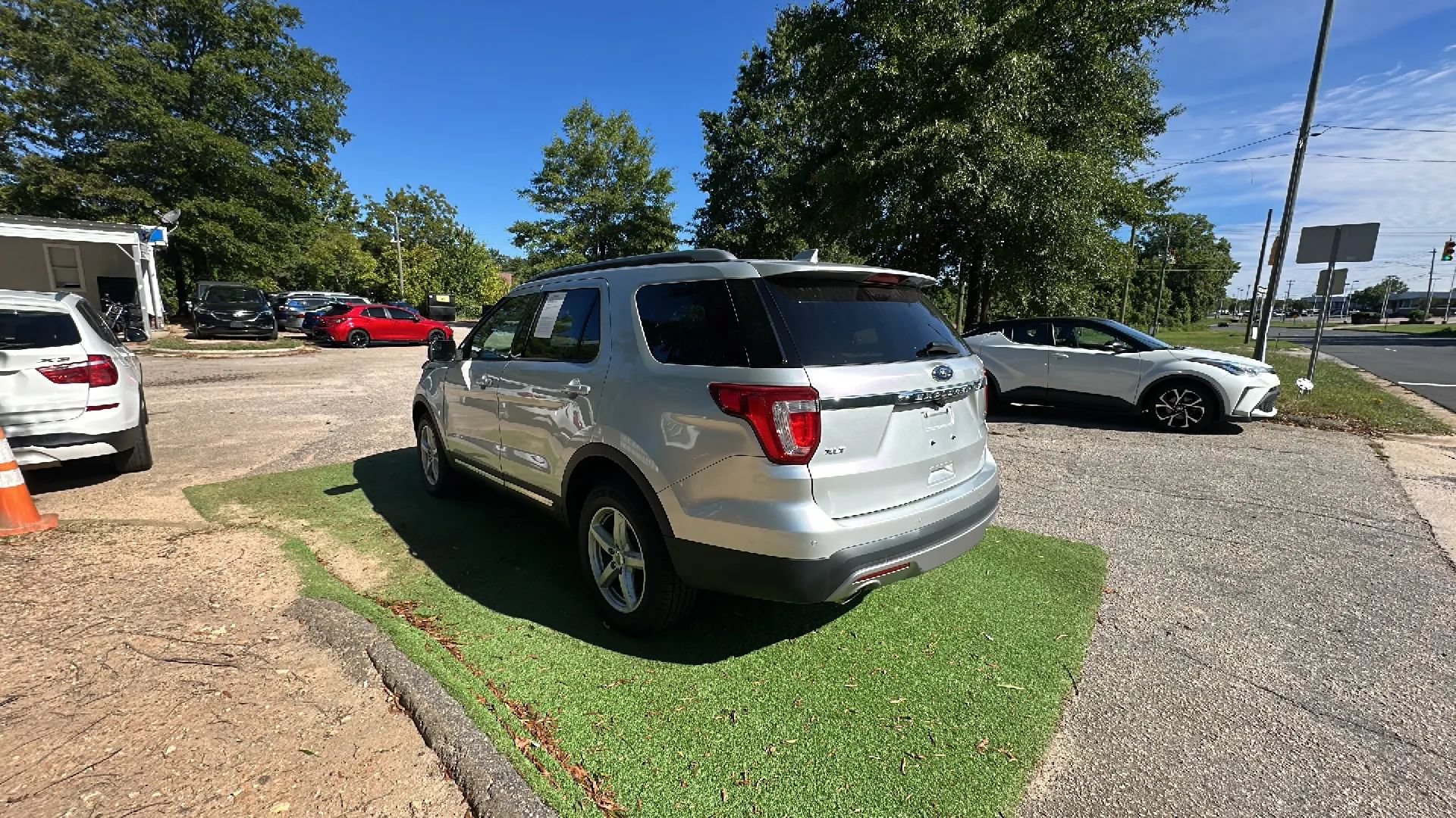 Used 2016 Ford Explorer XLT AWD/4WD image 7