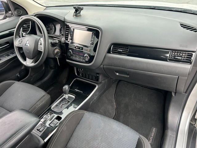 Used 2019 Mitsubishi Outlander SE image 31