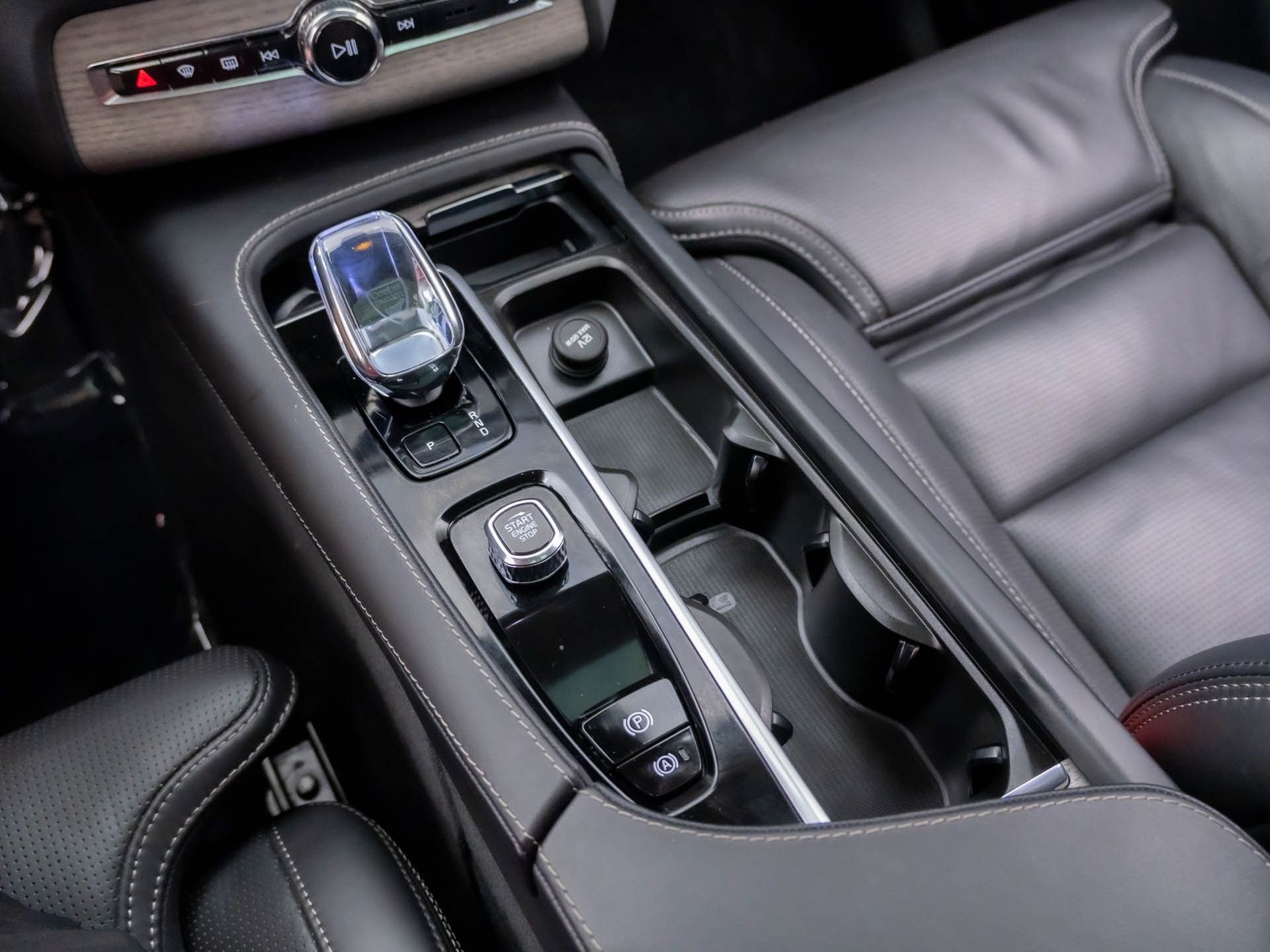 Used 2024 Volvo XC90 T8 Ultimate w/ Lounge Package image 32