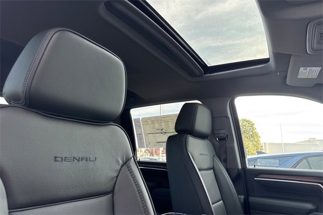 New 2026 GMC Sierra 3500 Denali w/ Denali Reserve Package image 18