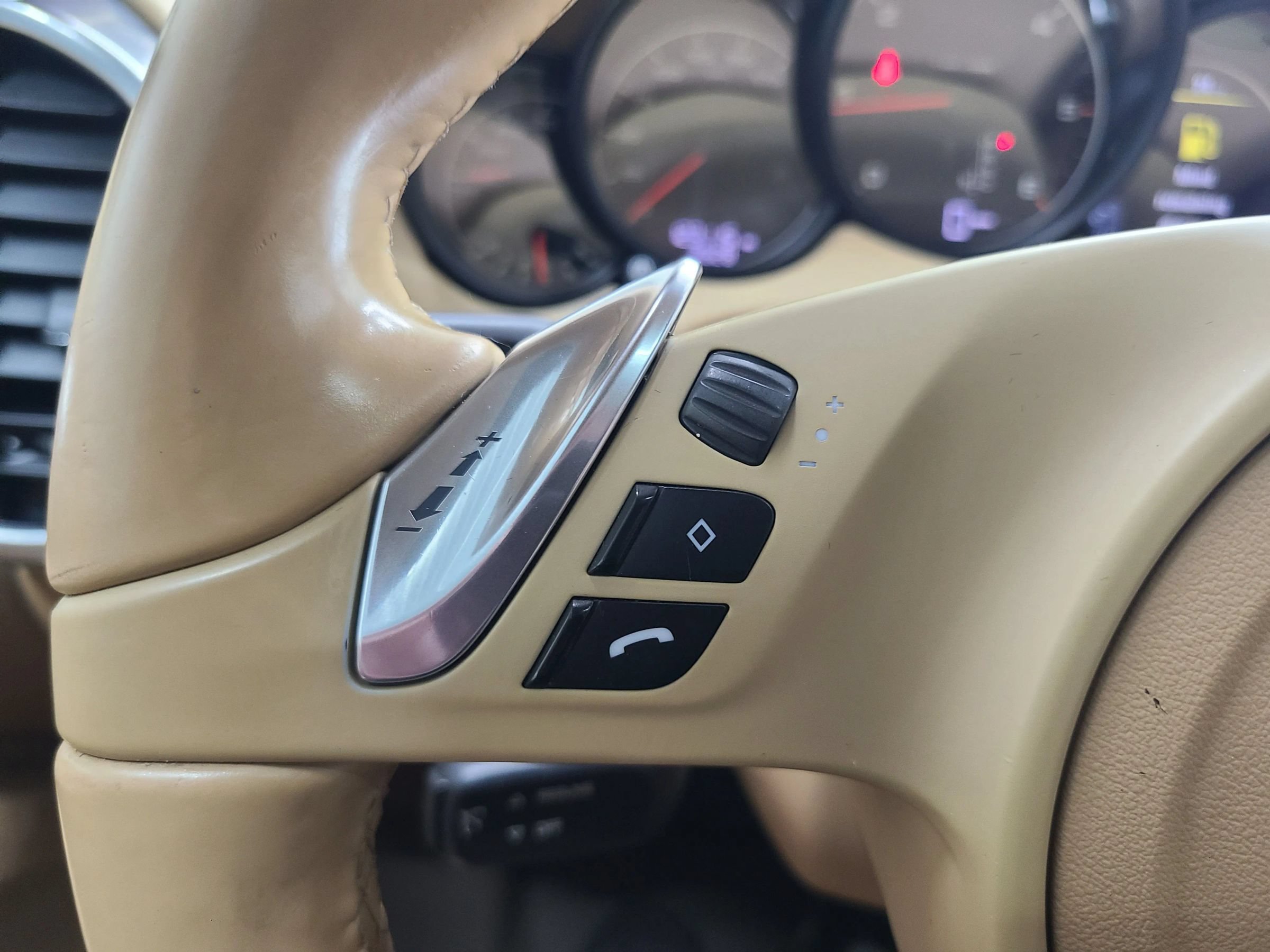 Used 2013 Porsche Cayenne Diesel AWD/4WD image 31