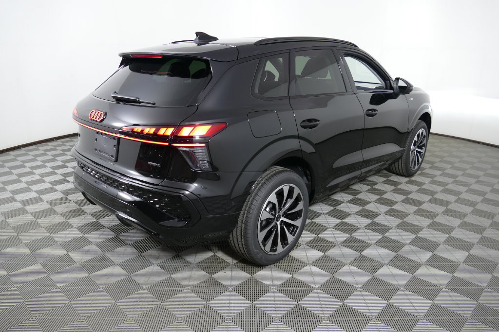 New 2026 Audi Q3 quattro 2.0T AWD/4WD image 3