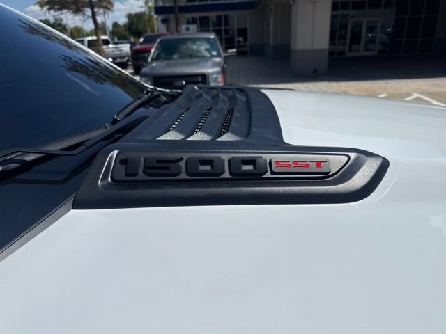 Used 2025 RAM 1500 Laramie w/ Sport Appearance Package AWD/4WD image 7