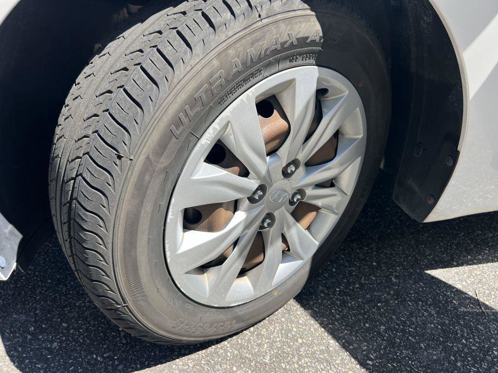 Used 2019 Hyundai Accent SE image 15