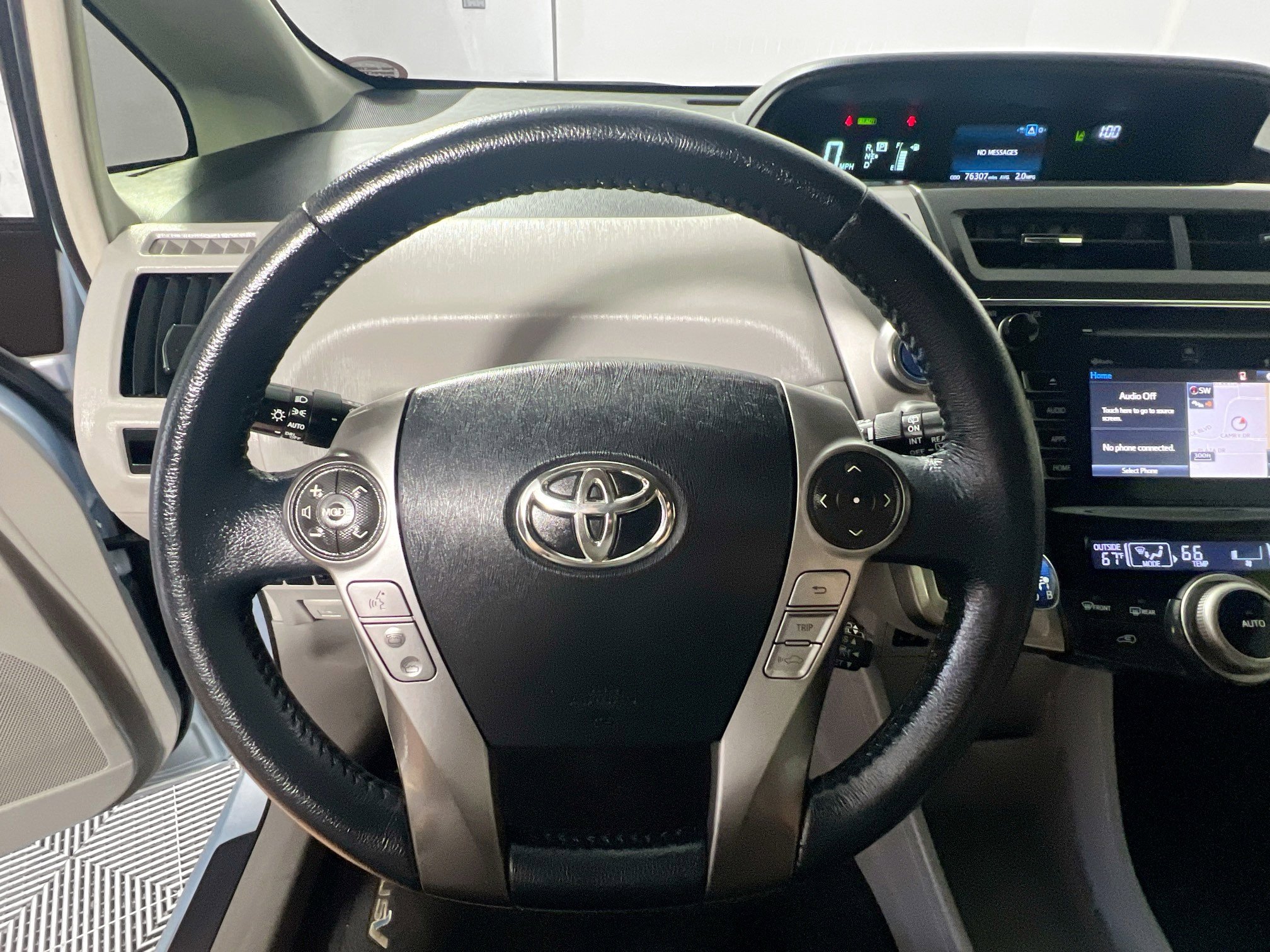 Used 2015 Toyota Prius V Five image 17