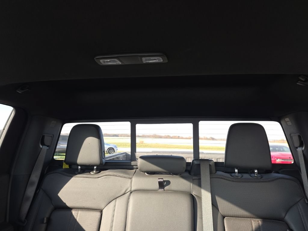 Used 2025 Chevrolet Silverado 1500 High Country AWD/4WD image 39