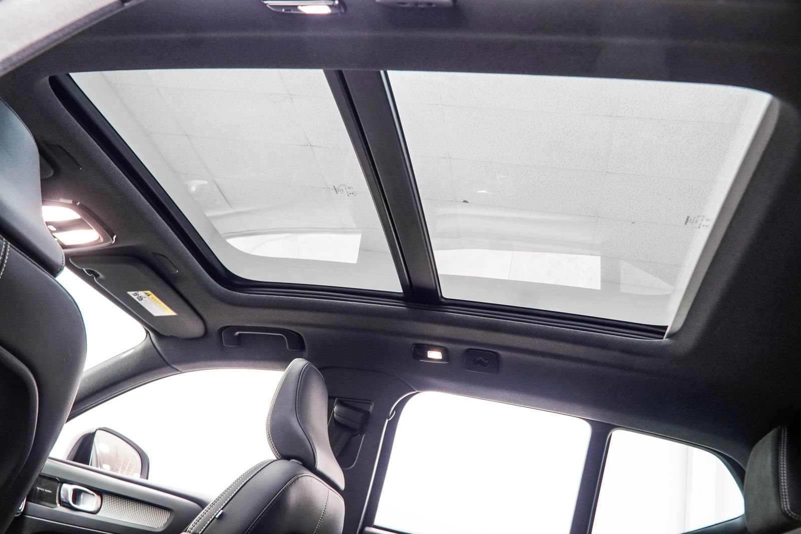Used 2022 Volvo XC40 P8 Recharge Ultimate AWD/4WD image 40