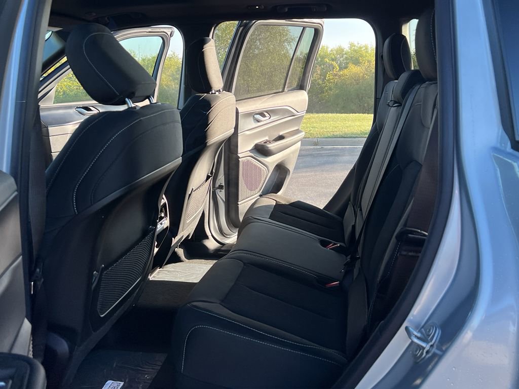 New 2025 Jeep Grand Cherokee Laredo X w/ Luxury Tech Group I image 36