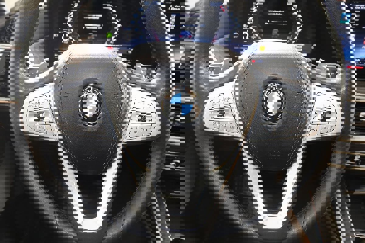 Used 2023 BMW X7 xDrive40i w/ Premium Package image 40