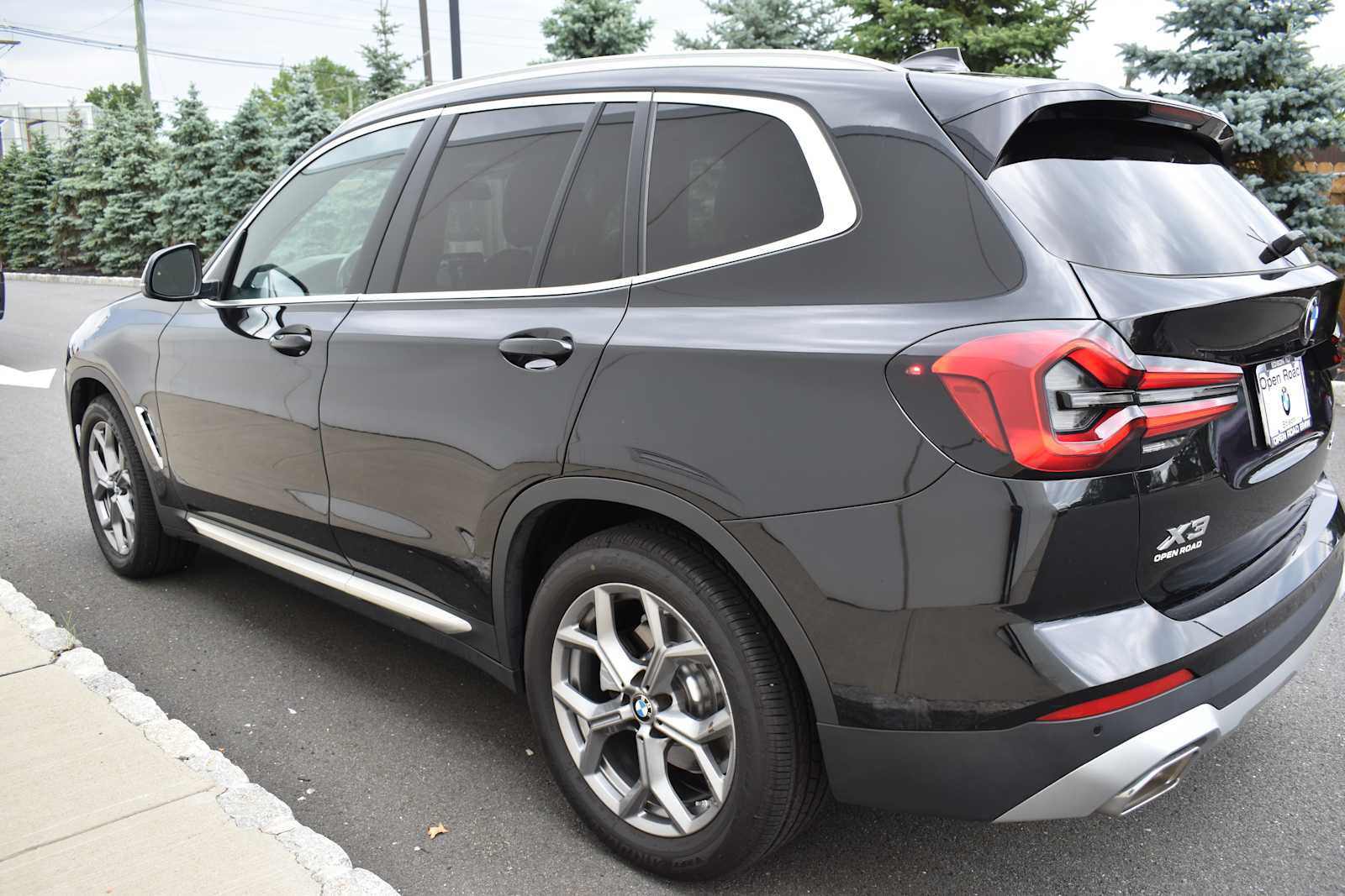 Used 2024 BMW X3 xDrive30i w/ Premium Package AWD/4WD image 4