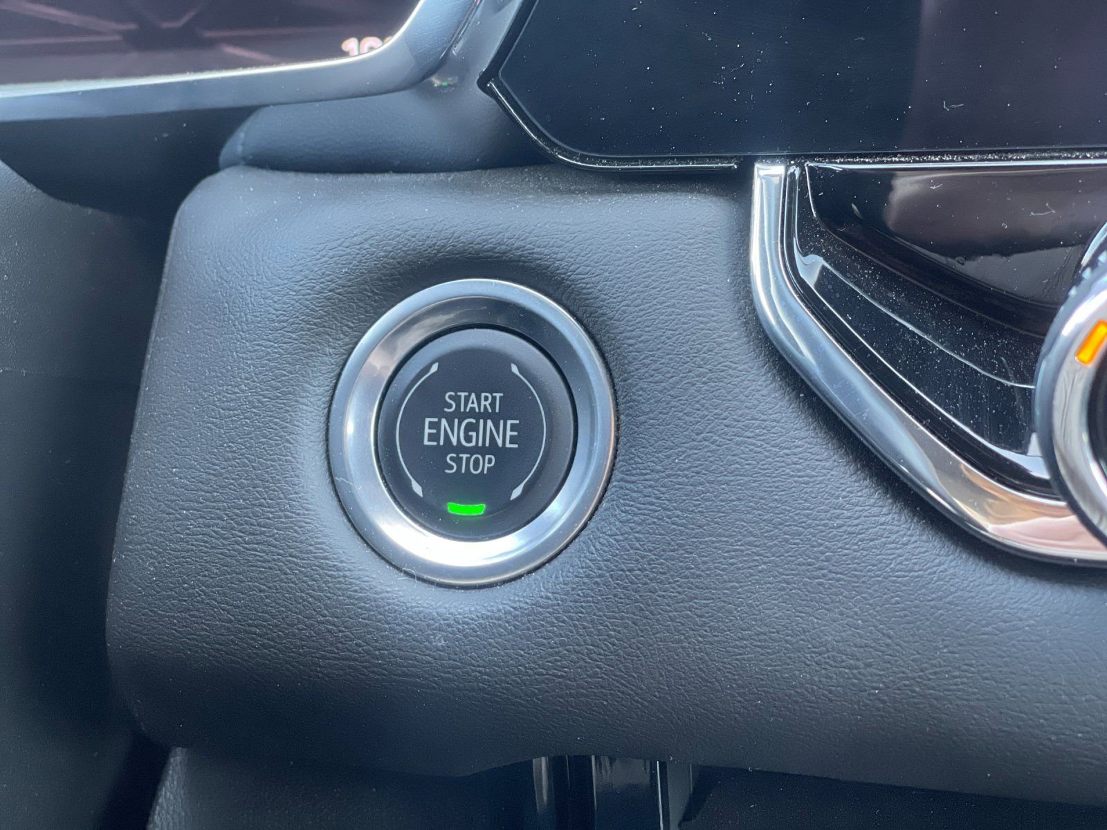 Used 2025 GMC Canyon Elevation image 24