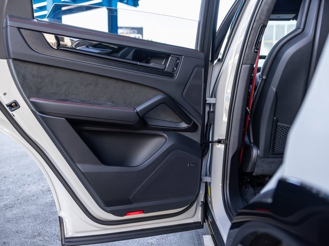 New 2026 Porsche Cayenne GTS image 27