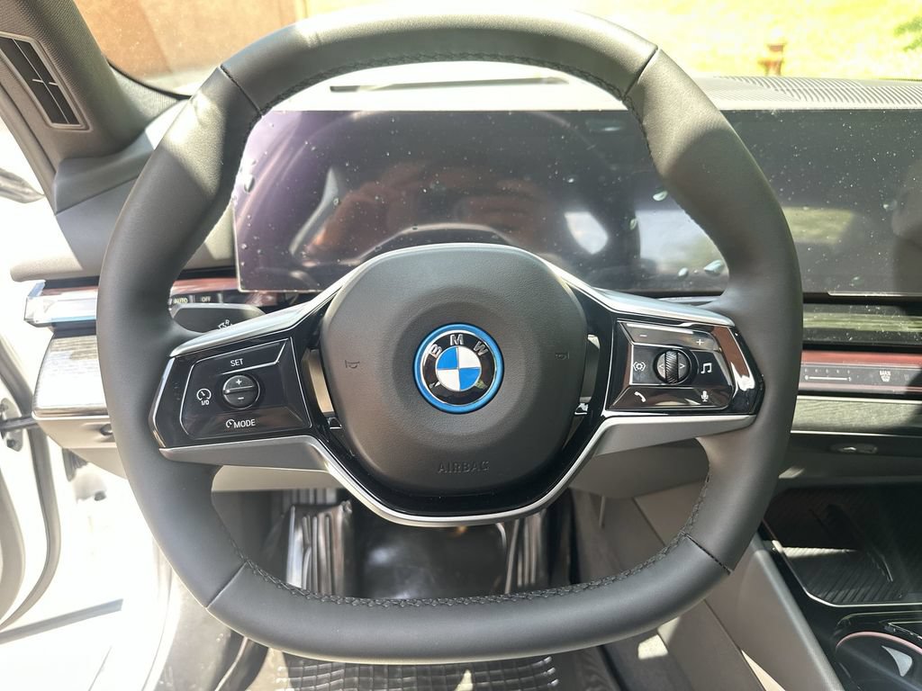 Used 2026 BMW i5 eDrive40 w/ Premium Package AWD/4WD image 17