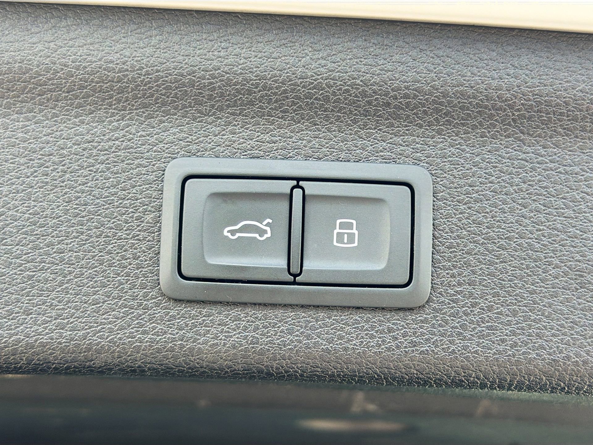 Used 2020 Audi Q3 2.0T Premium image 14