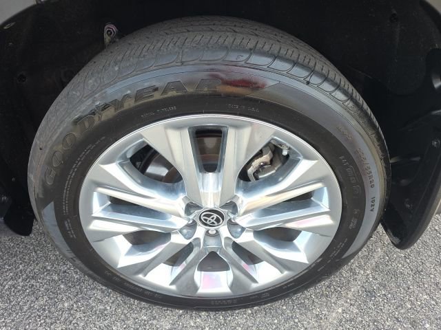 Used 2024 Toyota Highlander Limited AWD/4WD image 7