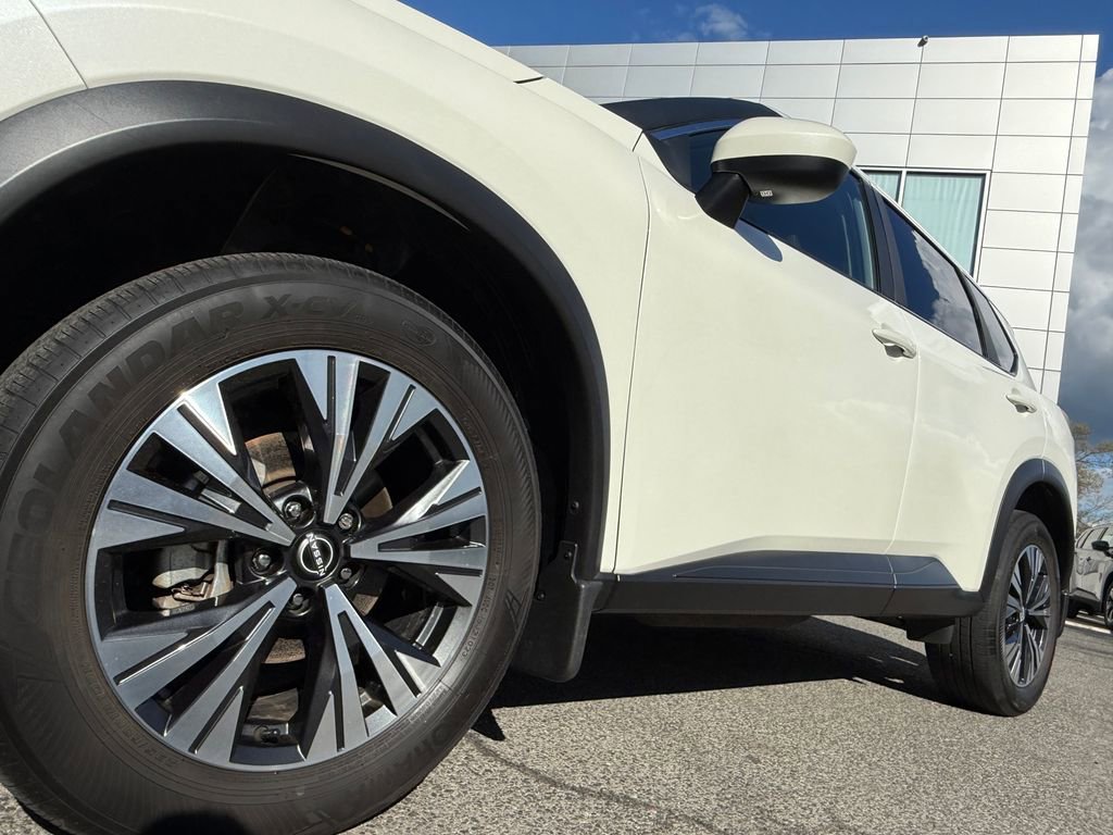 Used 2023 Nissan Rogue SV AWD/4WD image 10
