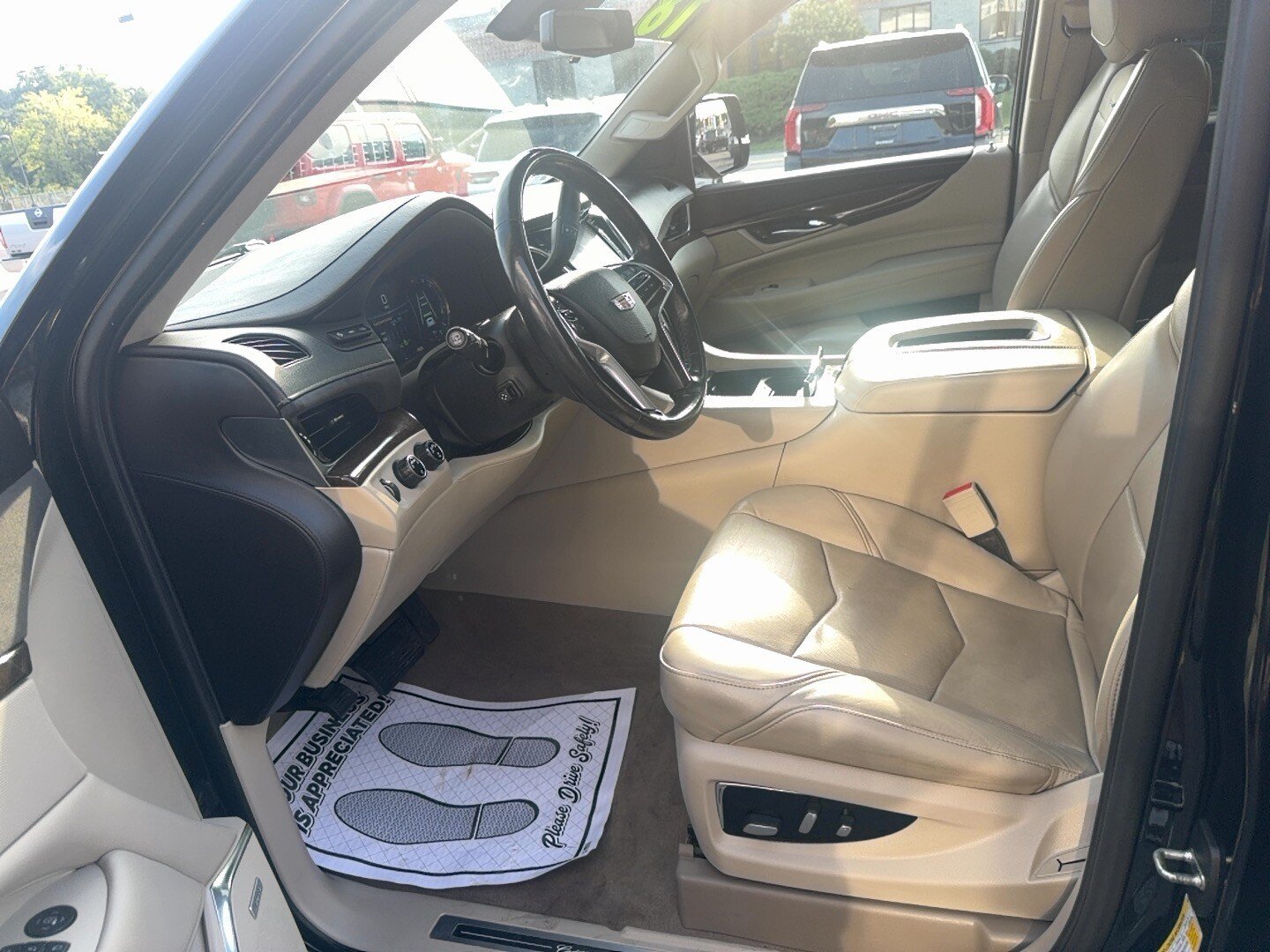 Used 2018 Cadillac Escalade ESV Luxury AWD/4WD image 21