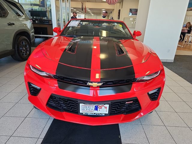 Used 2018 Chevrolet Camaro SS RWD image 2