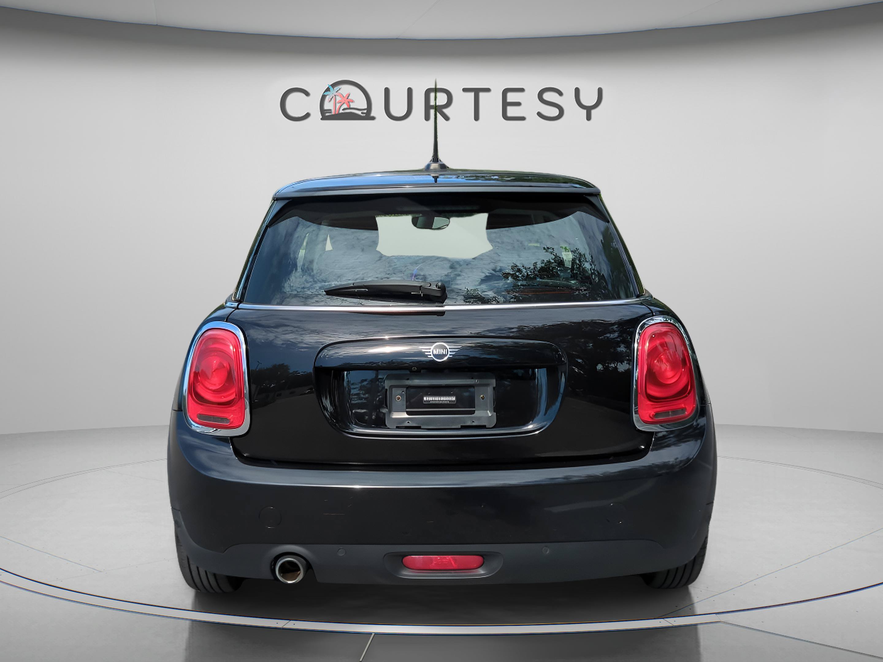 Used 2021 MINI Cooper 2-Door Hardtop FWD image 6