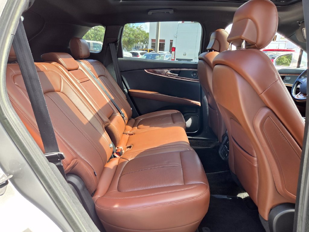 Used 2018 Lincoln MKX Reserve w/ Driver Assistance Package FWD image 18