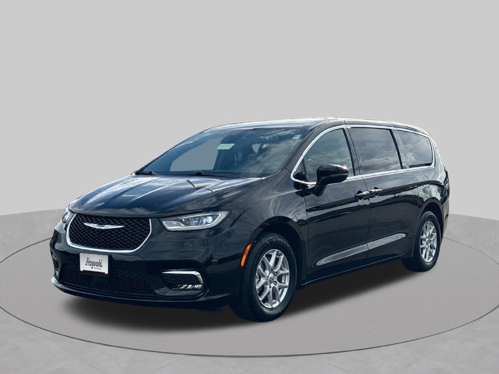 Used 2024 Chrysler Pacifica Touring FWD image 16