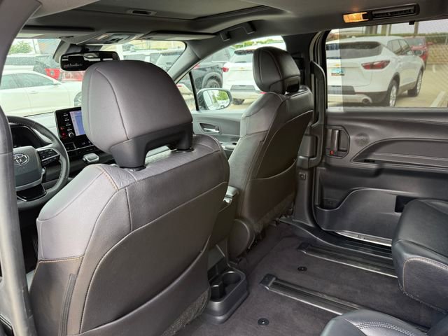 Used 2022 Toyota Sienna XLE Woodland Edition AWD/4WD image 25