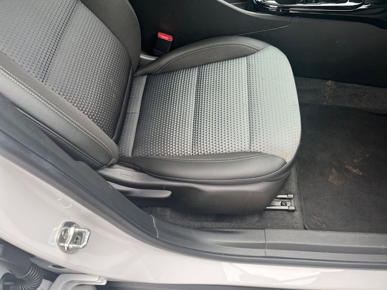 Used 2025 Chevrolet Trax LT FWD image 25