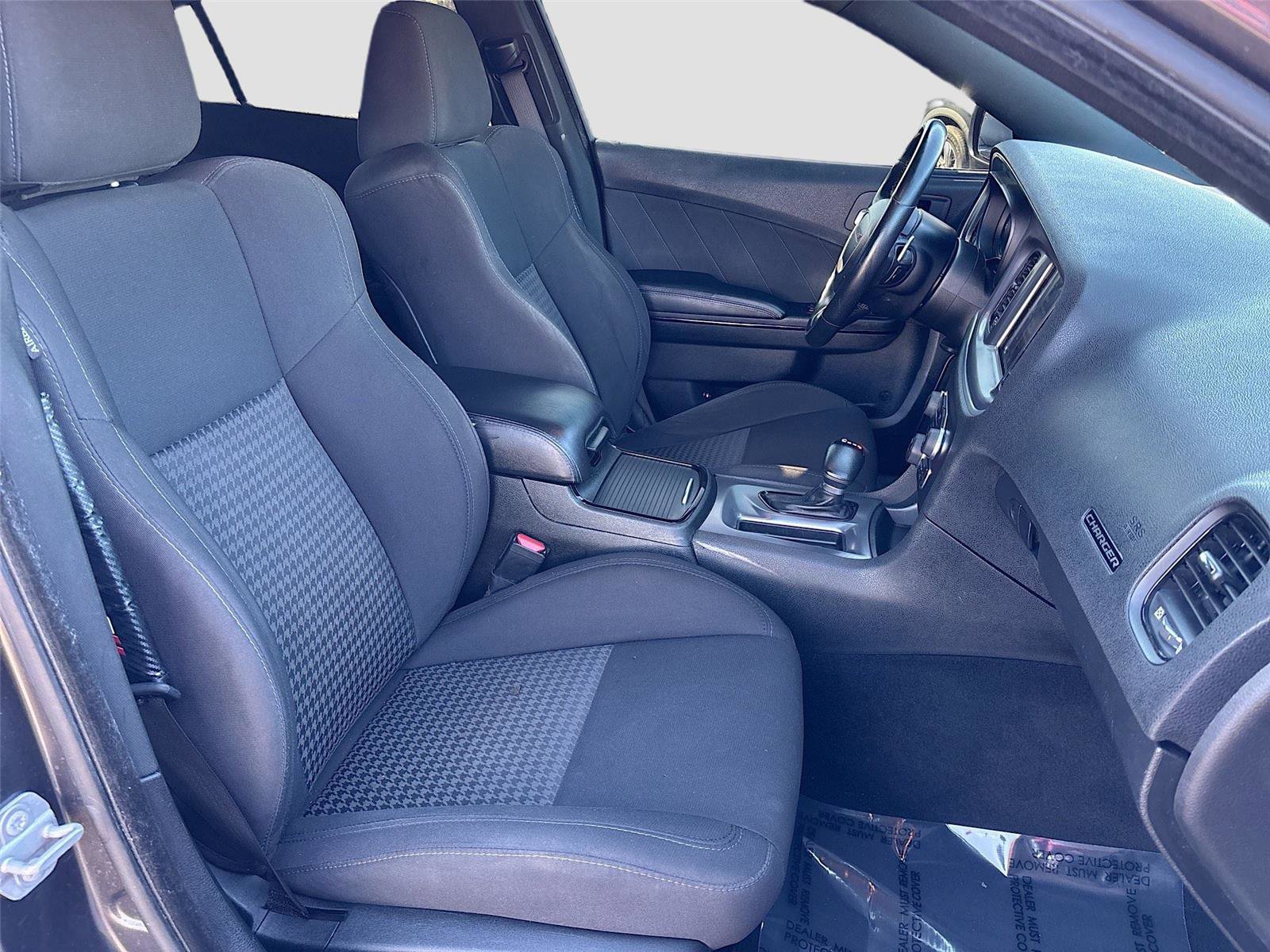 Used 2019 Dodge Charger R/T w/ Blacktop Package image 29