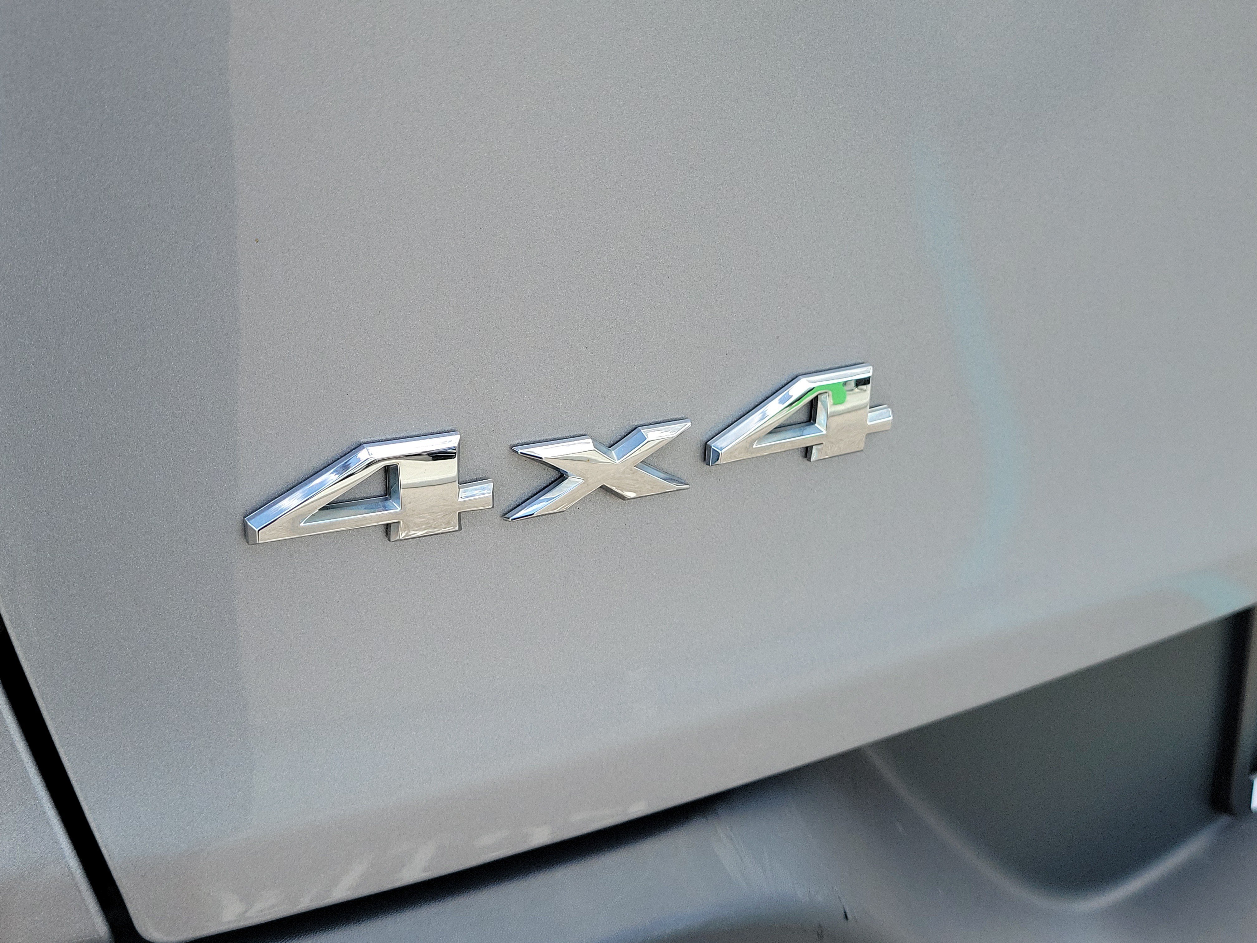 Used 2018 Jeep Cherokee Latitude Plus w/ Cold Weather Group AWD/4WD image 6