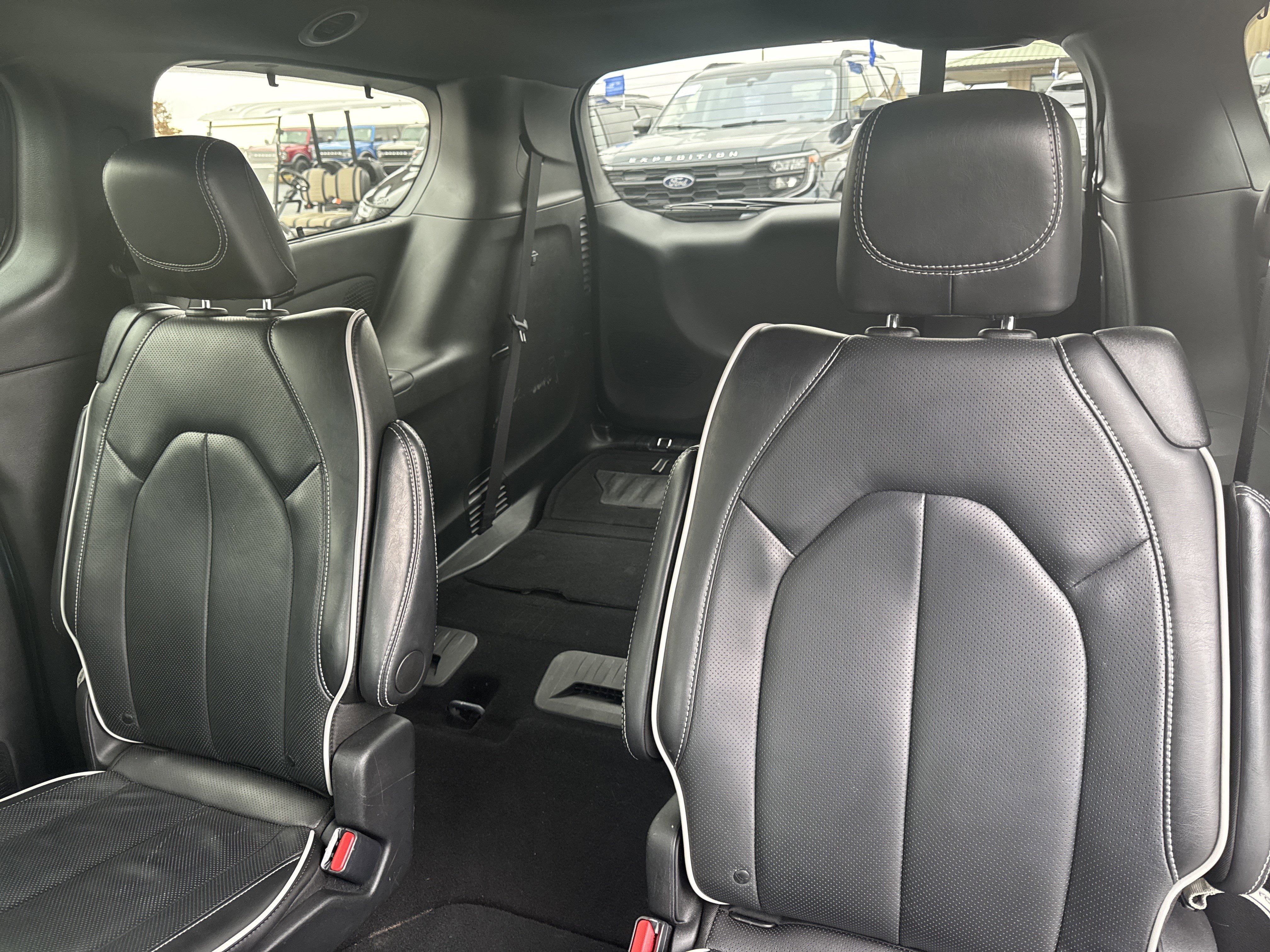 Used 2025 Chrysler Pacifica Limited image 20